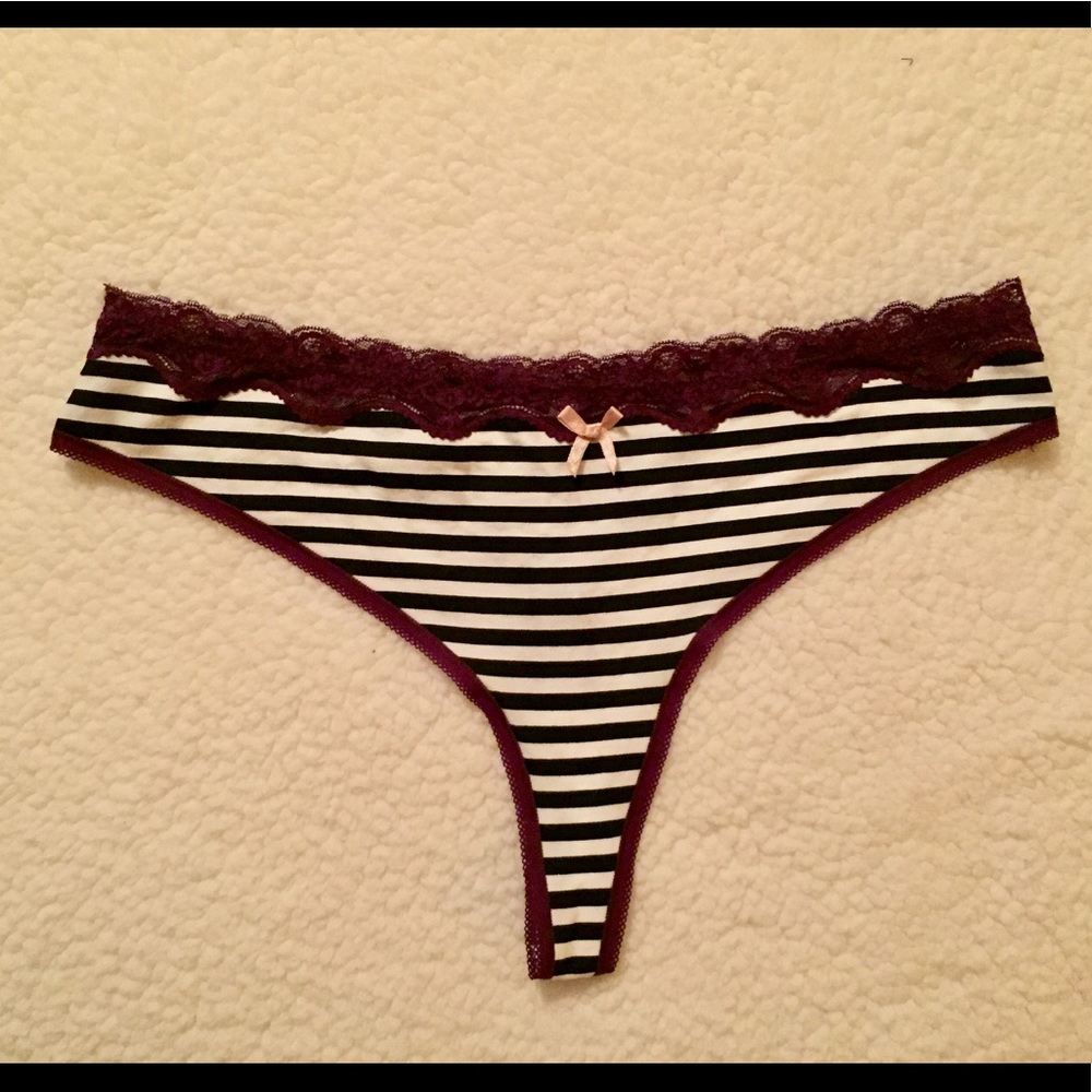 💕🆕💕Torrid 2X Black and White Cotton Lace Thong